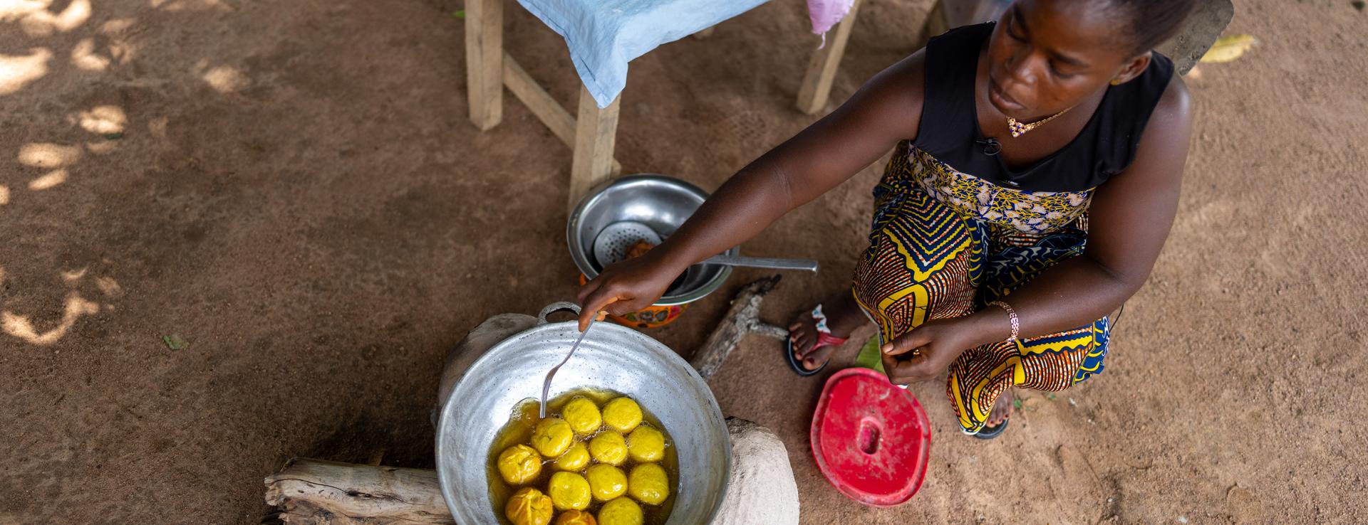 Adjoua_cooking