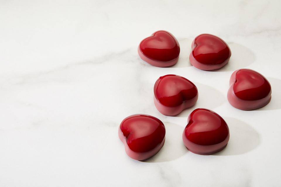 PETITS FOURS EN FORME DE COEUR AU RUBY RB1